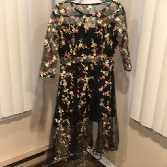 Meeting SY Dresses & Skirts - Meeting SY embroidered dress